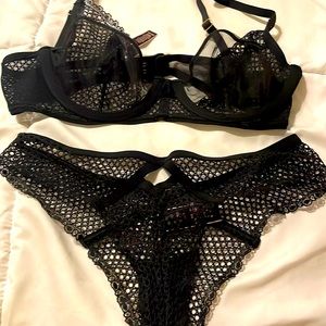 VS bra and panty set super sexy small gently worn